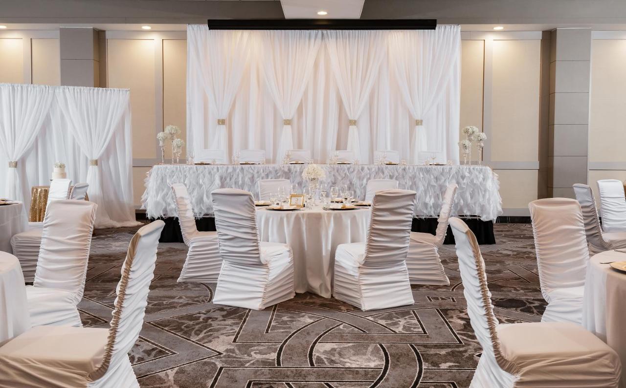 Pomeroy Hotel & Conference Centre Grande Prairie Bagian luar foto