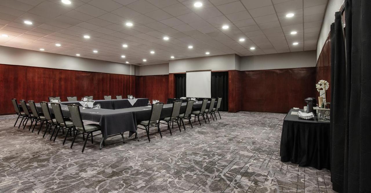 Pomeroy Hotel & Conference Centre Grande Prairie Bagian luar foto