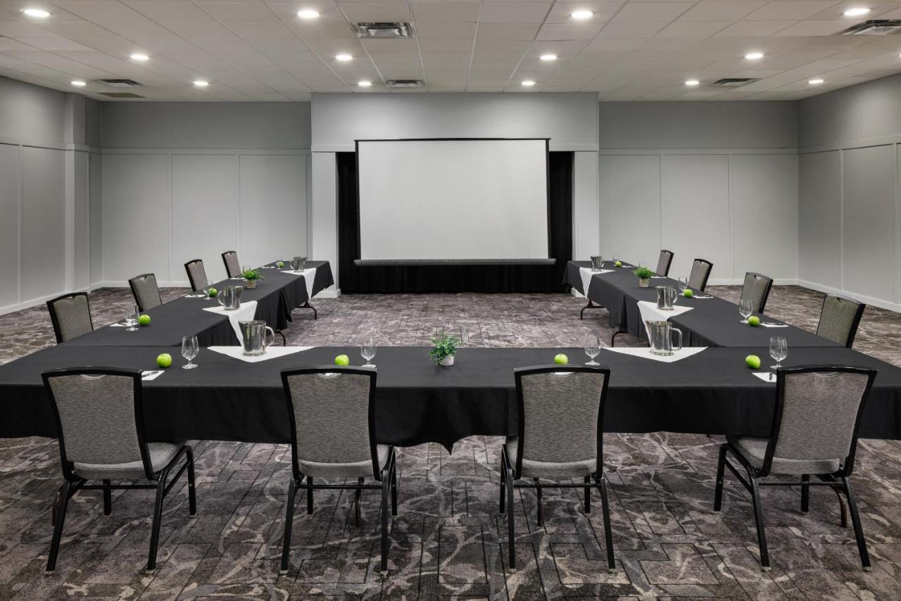 Pomeroy Hotel & Conference Centre Grande Prairie Bagian luar foto
